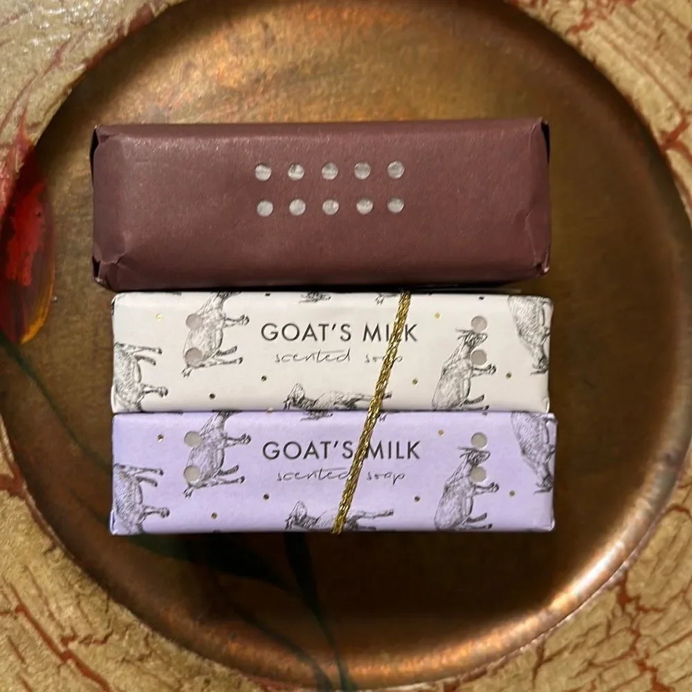 Men’s Set of 2 1 Bay Rum Fragranced Soap & 2 Goat’s Milk Bars